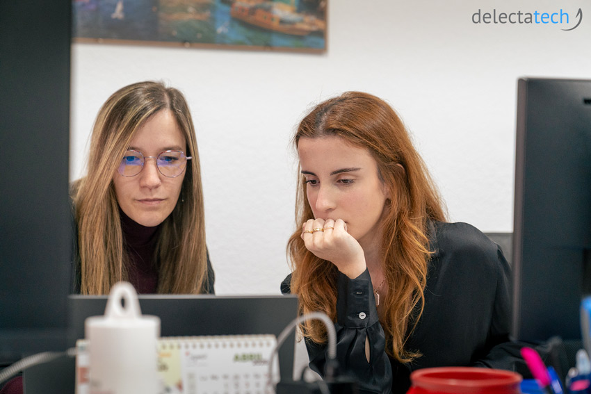 personal de un fabricante horeca sin red comercial utilizando datos de inteligencia de mercado en su ordenador